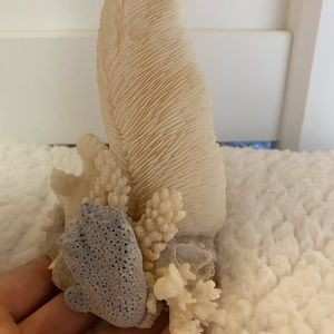 Dolphins sculptures. Post 1